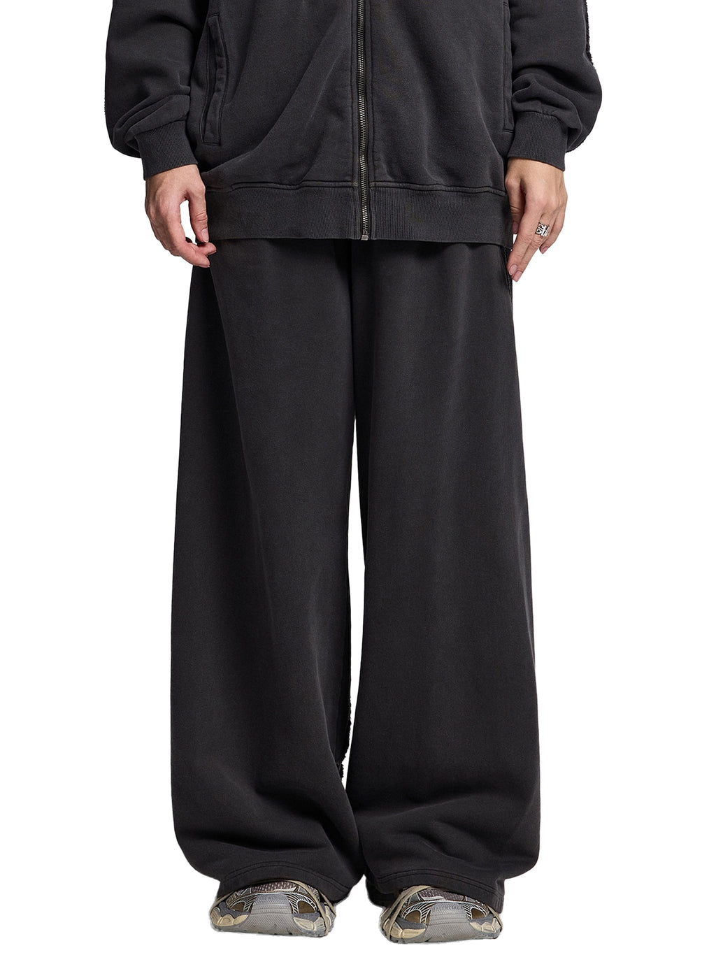 Snow Washed Tape Raw Edge Sweatpants ODMPOD